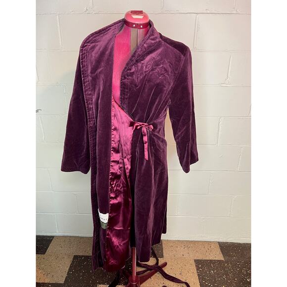 Velvet coat robe open front sash belt maroon wine  1970s - Picture 10 of 11